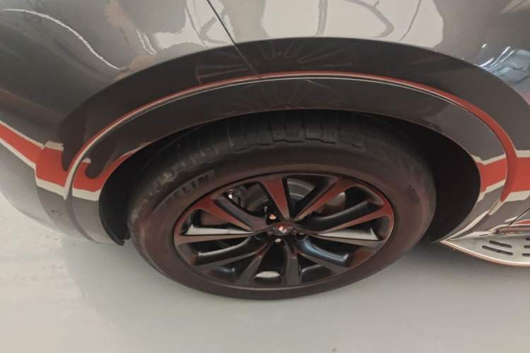 Used Li Auto ONE 2020 Range-Extended 7-Seater Version Left Front Wheel Hub