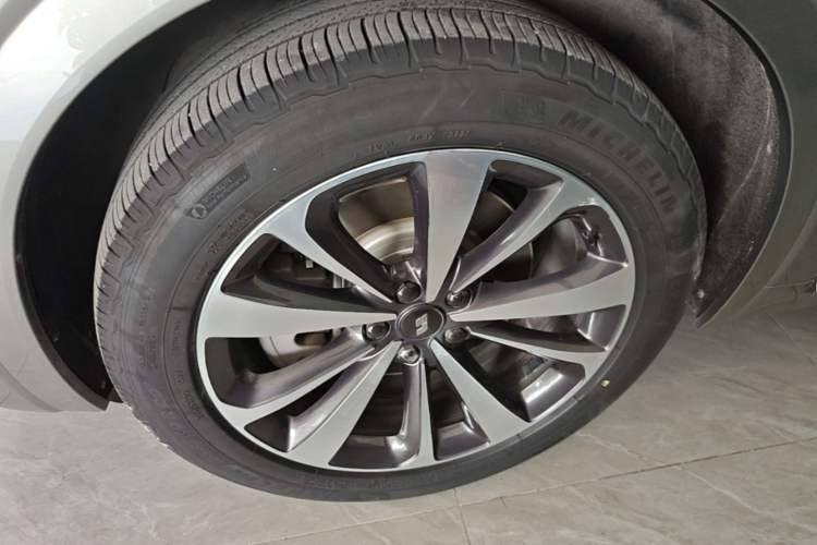 Used Li Auto ONE 2020 Extended-Range 6-Seater Version Left Front Wheel Hub