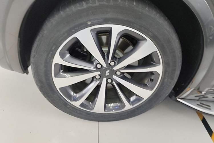 Used Li Auto ONE 2020 Extended-Range 6-Seater Version Left Front Wheel Hub
