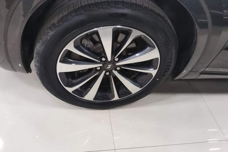 Used Li Auto ONE 2020 Extended-Range 6-Seater Version Left Front Wheel Hub