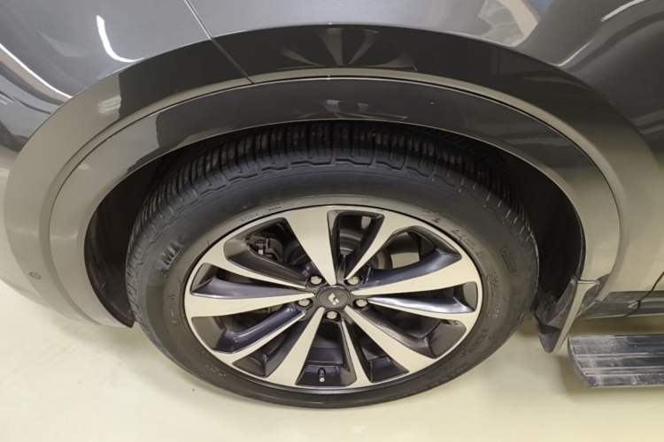 Used Li Auto ONE 2020 Extended-Range 6-Seater Version Left Front Wheel Hub