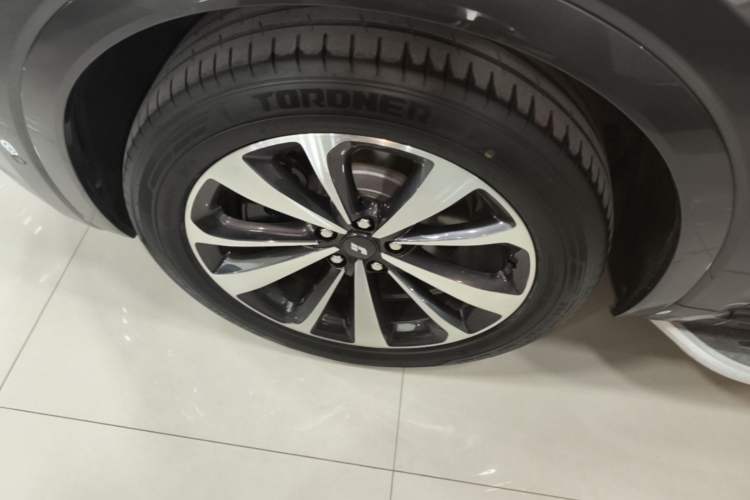 Used Li Auto ONE 2020 Extended-Range 6-Seater Version Left Front Wheel Hub