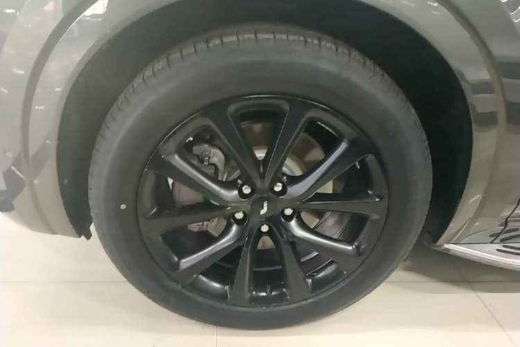Used Li Auto ONE 2020 Extended-Range 6-Seater Version Left Front Wheel Hub