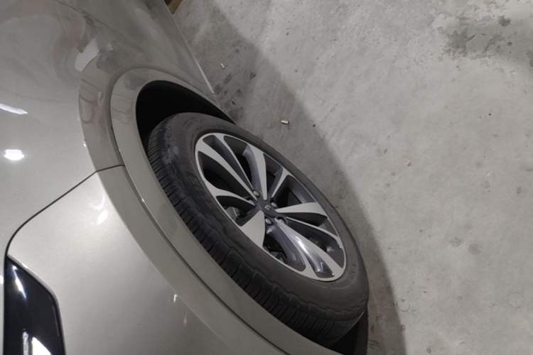Used Li Auto ONE 2020 Extended-Range 6-Seater Version Left Front Wheel Hub