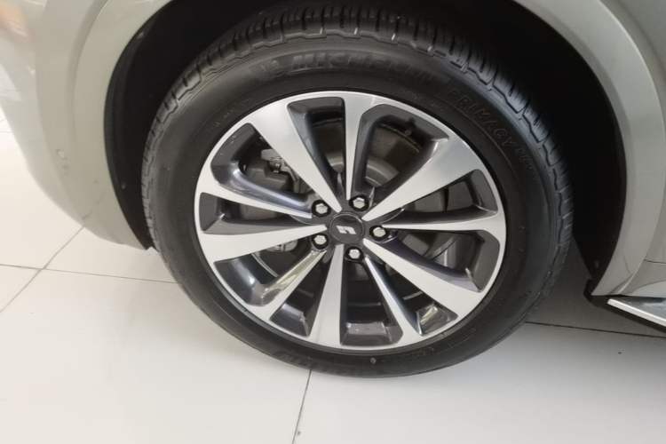 Used Li Auto ONE 2020 Extended-Range 6-Seater Version Left Front Wheel Hub