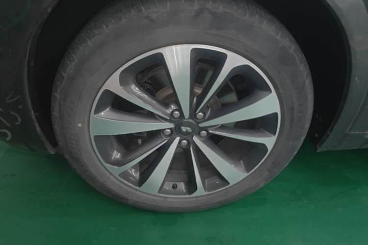 Used Li Auto ONE 2020 Extended-Range 6-Seater Version Left Front Wheel Hub