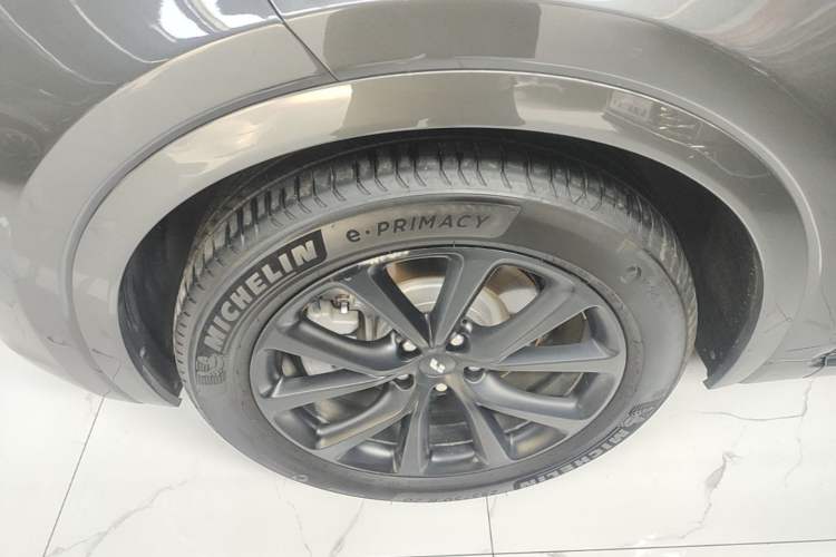 Used Li Auto ONE 2020 Extended-Range 6-Seater Version Left Front Wheel Hub