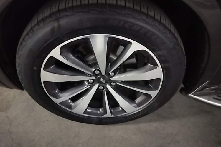 Used Li Auto ONE 2020 Extended-Range 6-Seater Version Left Front Wheel Hub