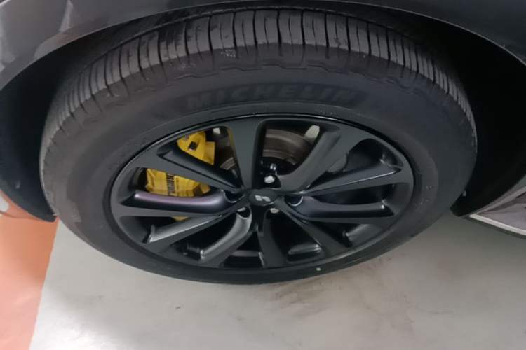 Used Li Auto ONE 2020 Extended-Range 6-Seater Version Left Front Wheel Hub