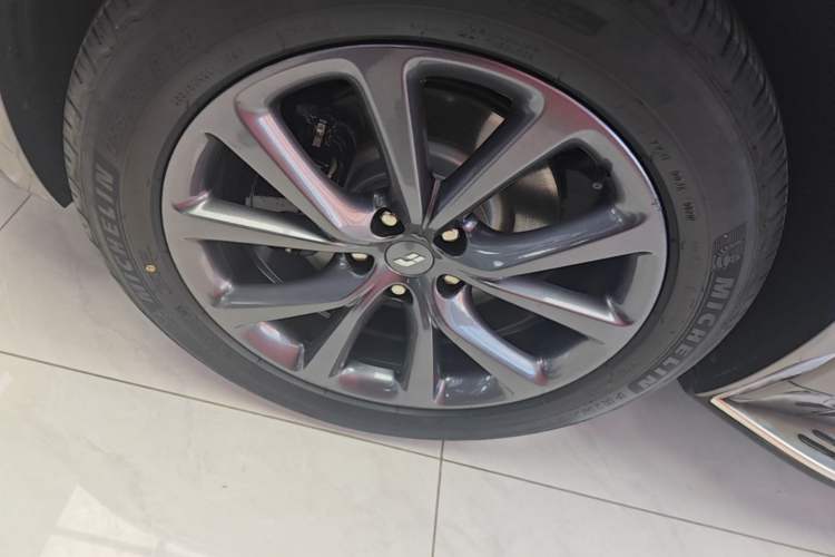 Used Li Auto ONE 2020 Extended-Range 6-Seater Version Left Front Wheel Hub