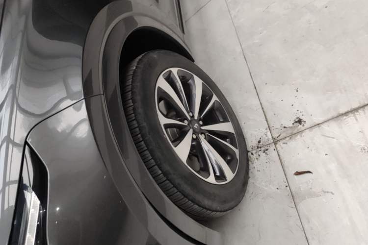 Used Li Auto ONE 2020 Extended-Range 6-Seater Version Left Front Wheel Hub