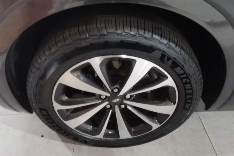 Used Li Auto ONE 2020 Extended-Range 6-Seater Version Left Front Wheel Hub