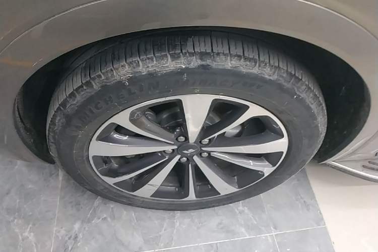 Used Li Auto ONE 2020 Extended-Range 6-Seater Version Left Front Wheel Hub