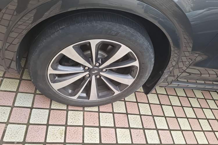 Used Li Auto ONE 2020 Extended-Range 6-Seater Version Left Front Wheel Hub