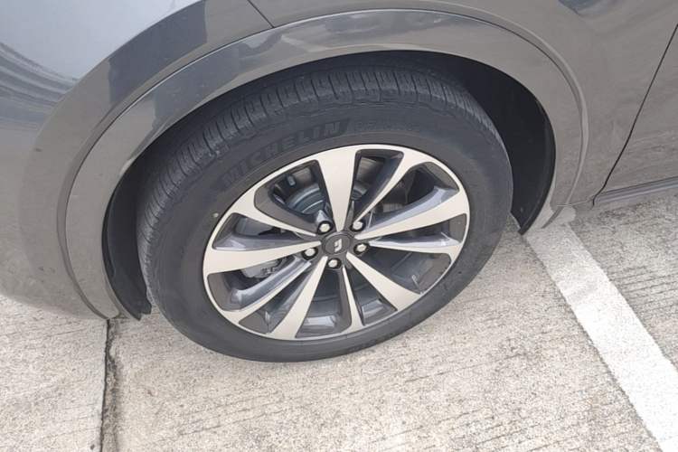 Used Li Auto ONE 2020 Extended-Range 6-Seater Version Left Front Wheel Hub