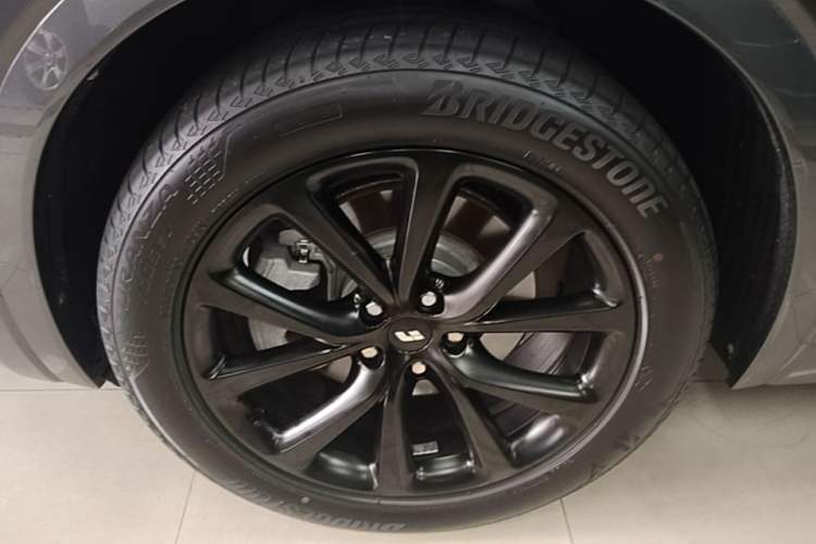 Used Li Auto ONE 2020 Extended-Range 6-Seater Version Left Front Wheel Hub