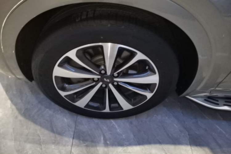Used Li Auto ONE 2020 Extended-Range 6-Seater Version Left Front Wheel Hub