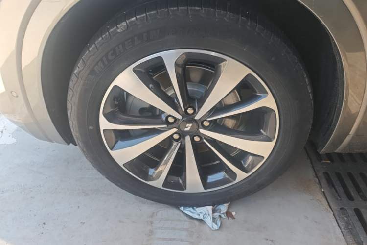 Used Li Auto ONE 2020 Extended-Range 6-Seater Version Left Front Wheel Hub
