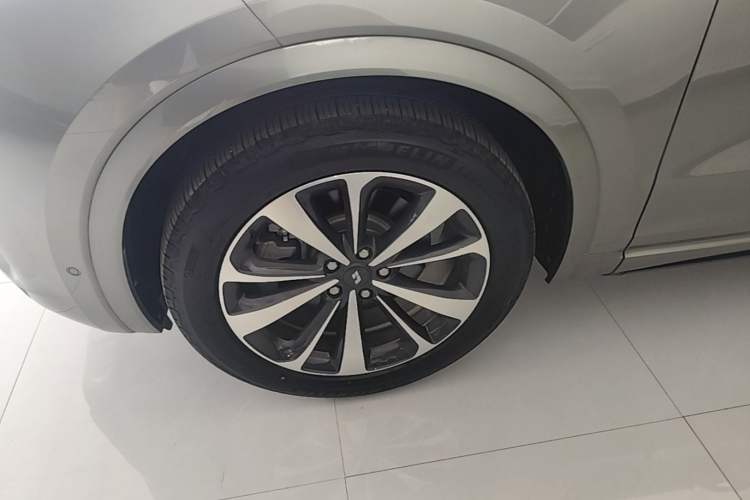 Used Li Auto ONE 2020 Extended-Range 6-Seater Version Left Front Wheel Hub