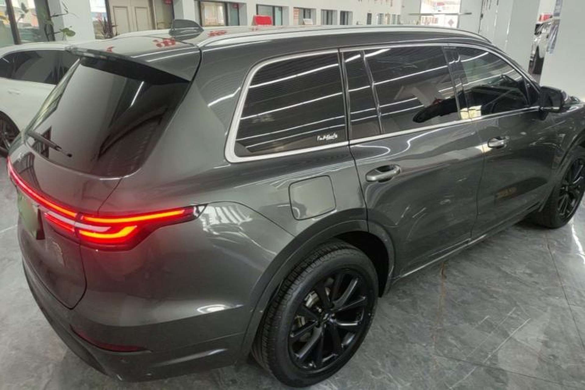 Used Li Auto ONE 2020 Extended-Range 6-Seater Version Rear Right 45 Deg