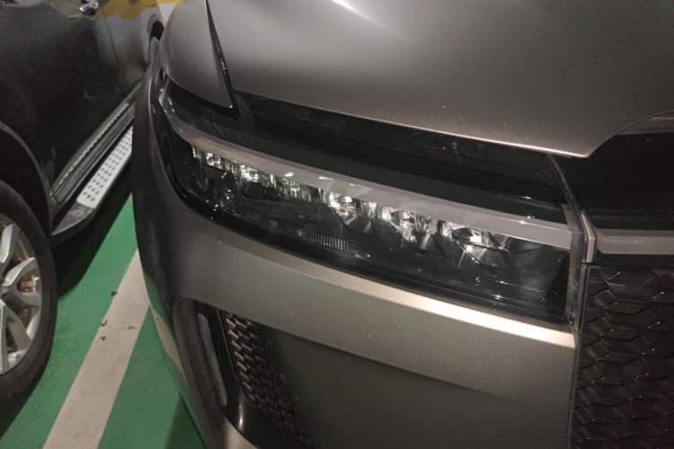Used Li Auto ONE 2020 Extended-Range 6-Seater Version Right Front Headlight
