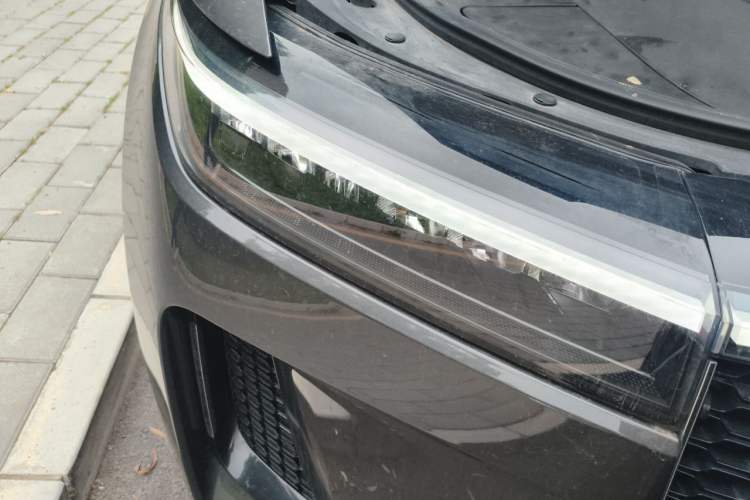 Used Li Auto ONE 2020 Range-Extended 7-Seater Version Right Front Headlight