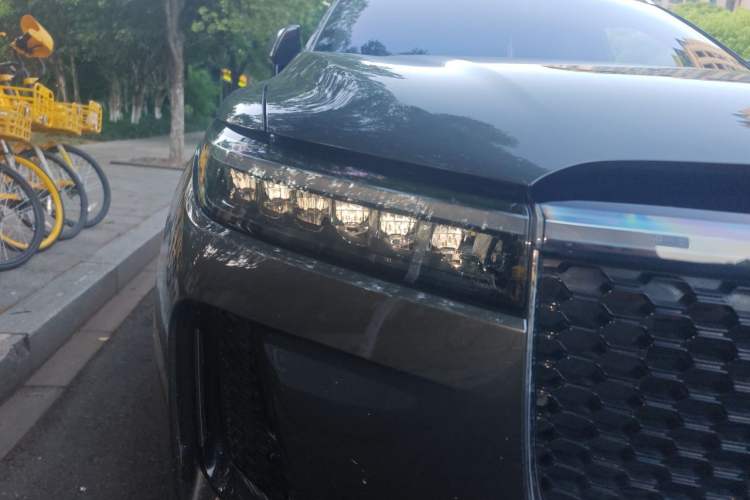 Used Li Auto ONE 2020 Extended-Range 6-Seater Version Right Front Headlight