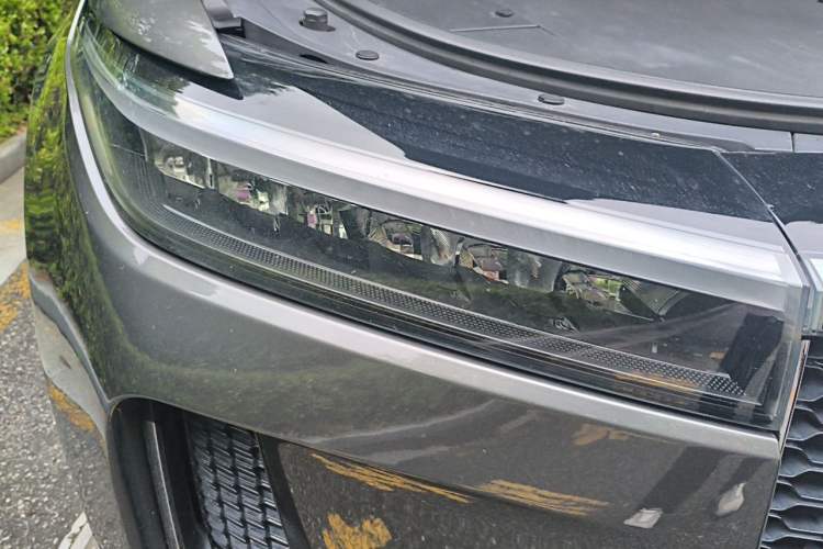 Used Li Auto ONE 2020 Extended-Range 6-Seater Version Right Front Headlight