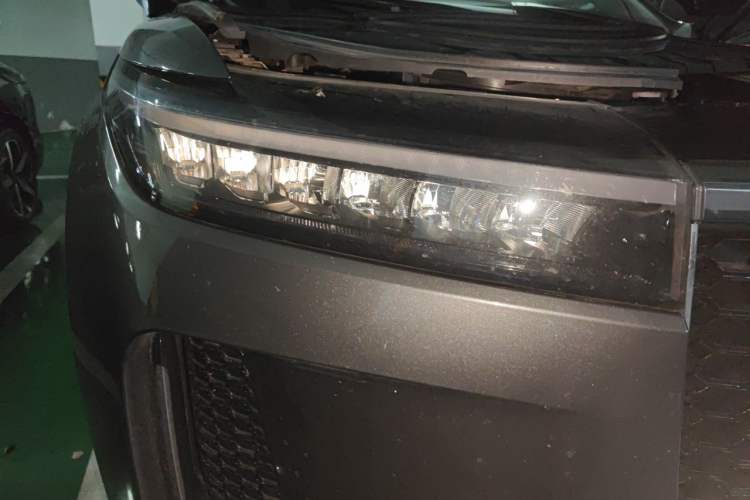 Used Li Auto ONE 2020 Extended-Range 6-Seater Version Right Front Headlight
