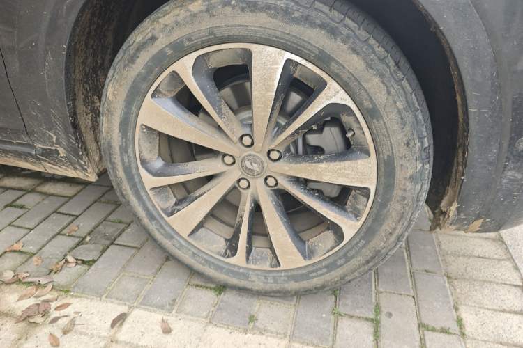 Used Li Auto ONE 2020 Extended-Range 6-Seater Version Right Front Wheel Hub