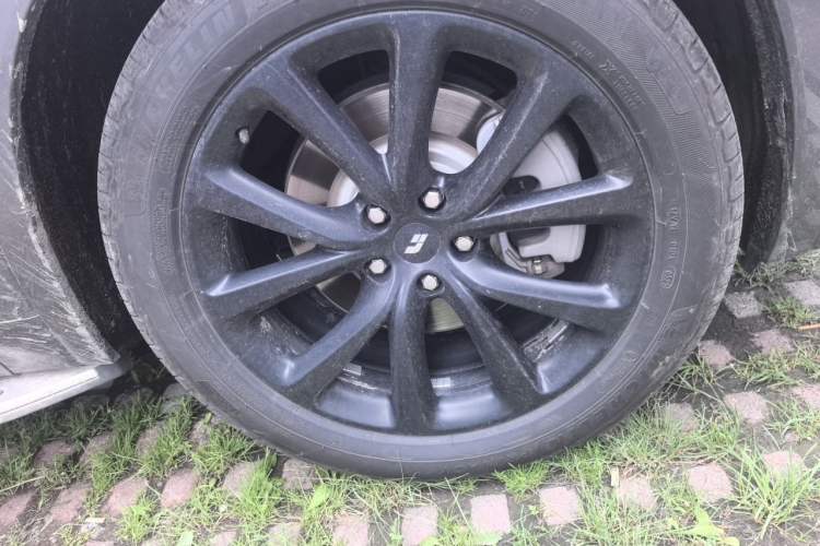 Used Li Auto ONE 2020 Extended-Range 6-Seater Version Right Front Wheel Hub