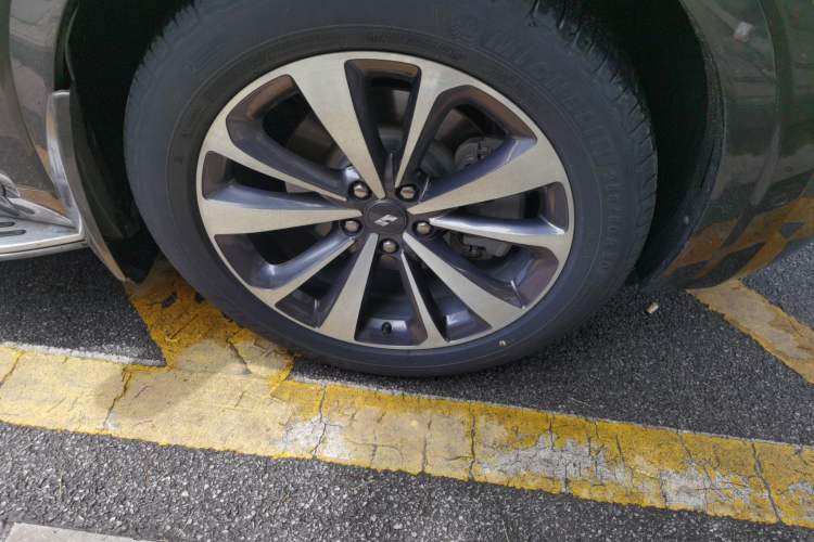 Used Li Auto ONE 2020 Extended-Range 6-Seater Version Right Front Wheel Hub