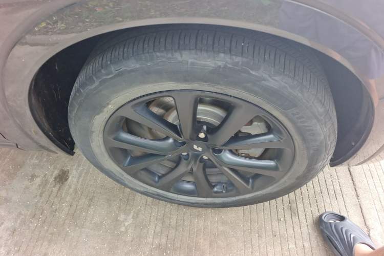 Used Li Auto ONE 2020 Extended-Range 6-Seater Version Right Front Wheel Hub
