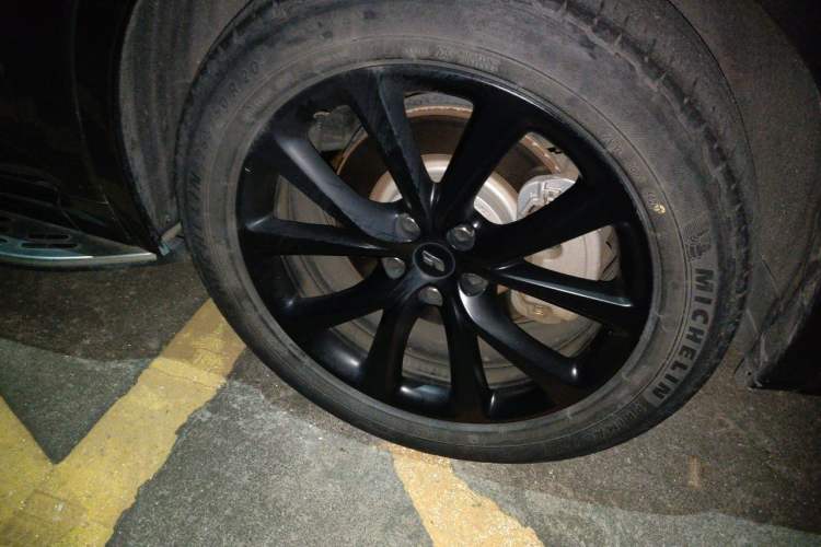 Used Li Auto ONE 2020 Extended-Range 6-Seater Version Right Front Wheel Hub
