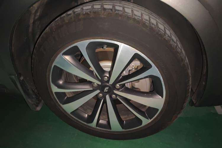 Used Li Auto ONE 2020 Extended-Range 6-Seater Version Right Front Wheel Hub