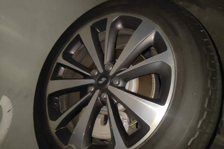 Used Li Auto ONE 2020 Extended-Range 6-Seater Version Right Front Wheel Hub