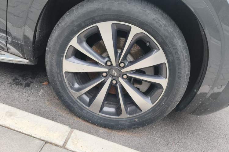 Used Li Auto ONE 2020 Range-Extended 7-Seater Version Right Front Wheel Hub