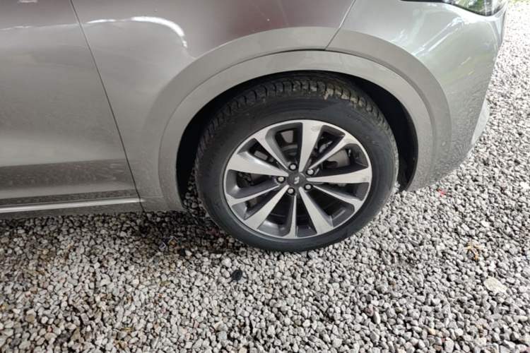 Used Li Auto ONE 2020 Extended-Range 6-Seater Version Right Front Wheel Hub