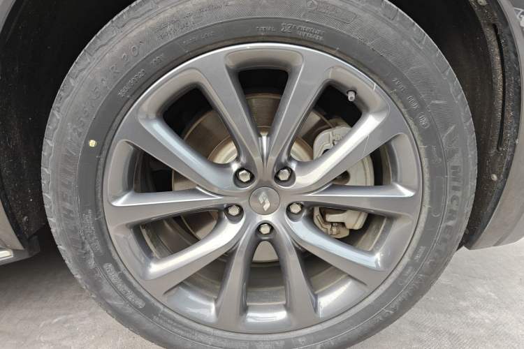 Used Li Auto ONE 2020 Extended-Range 6-Seater Version Right Front Wheel Hub