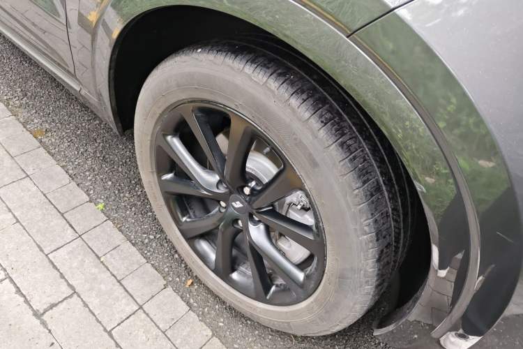 Used Li Auto ONE 2020 Extended-Range 6-Seater Version Right Front Wheel Hub