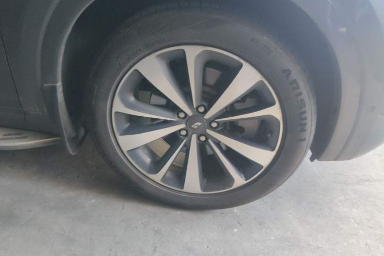 Used Li Auto ONE 2020 Extended-Range 6-Seater Version Right Front Wheel Hub