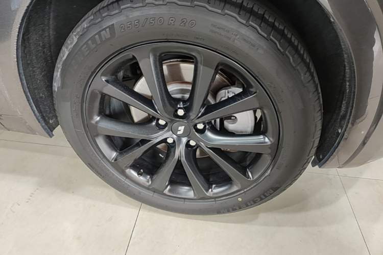 Used Li Auto ONE 2020 Extended-Range 6-Seater Version Right Front Wheel Hub