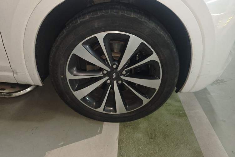 Used Li Auto ONE 2020 Range-Extended 7-Seater Version Right Front Wheel Hub