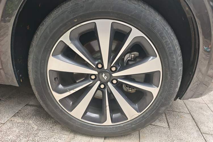Used Li Auto ONE 2020 Extended-Range 6-Seater Version Right Front Wheel Hub