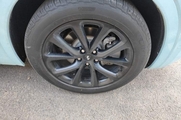 Used Li Auto ONE 2020 Extended-Range 6-Seater Version Right Front Wheel Hub