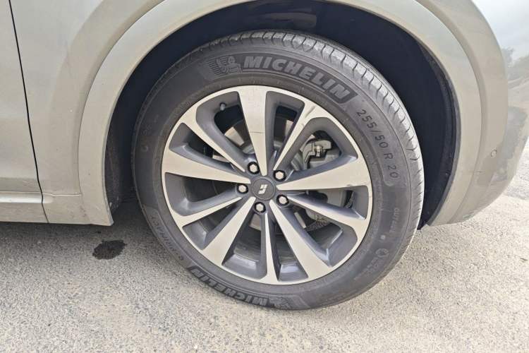 Used Li Auto ONE 2020 Extended-Range 6-Seater Version Right Front Wheel Hub