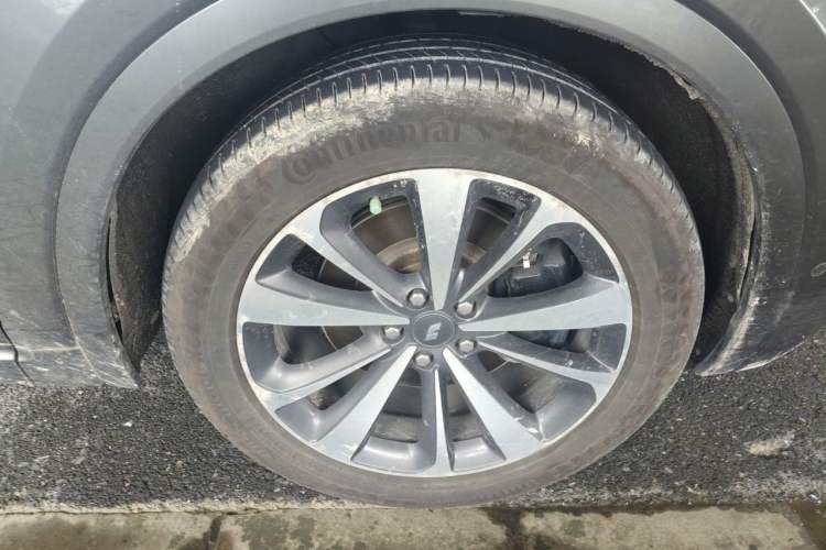 Used Li Auto ONE 2020 Range-Extended 7-Seater Version Right Front Wheel Hub