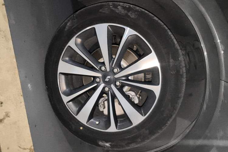 Used Li Auto ONE 2020 Extended-Range 6-Seater Version Right Front Wheel Hub
