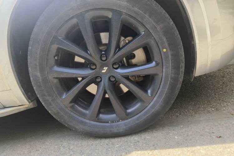 Used Li Auto ONE 2020 Extended-Range 6-Seater Version Right Front Wheel Hub
