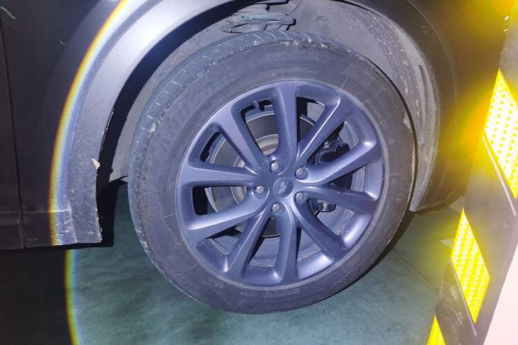 Used Li Auto ONE 2020 Extended-Range 6-Seater Version Right Front Wheel Hub